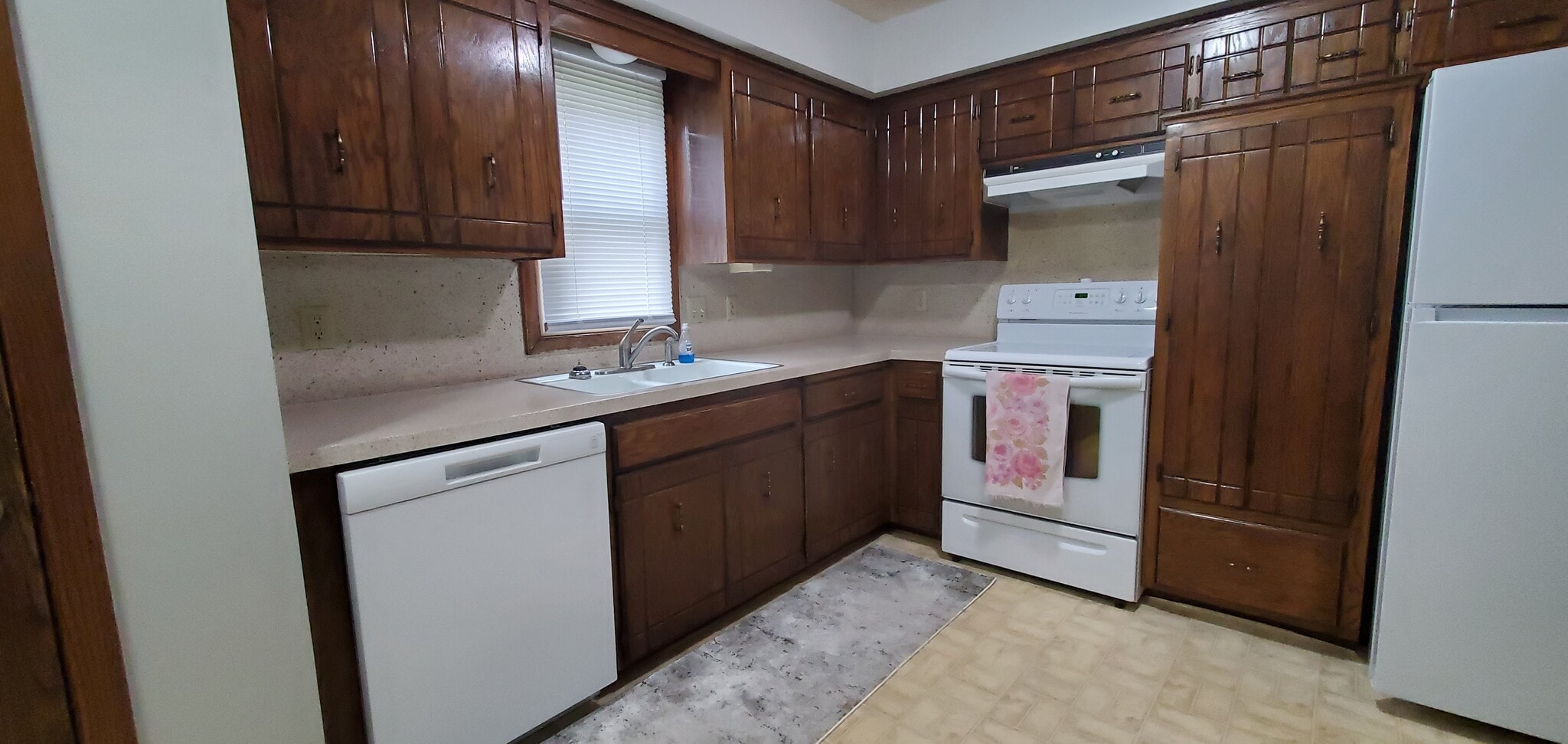 Building Photo - 9910 Upper 161st St W