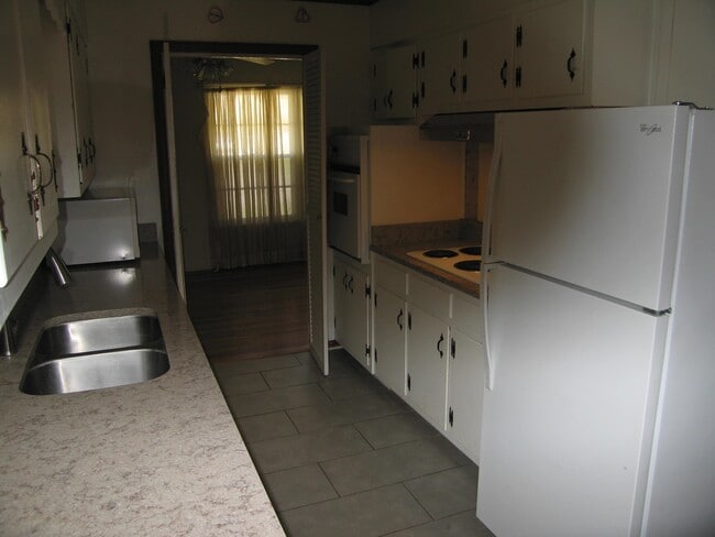 Building Photo - 5055 Howard Pl