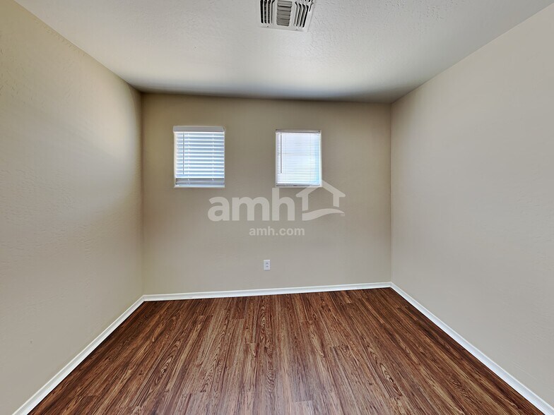 Building Photo - 25768 W Ashley Dr