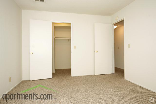 Bedroom - Crestview Apartments