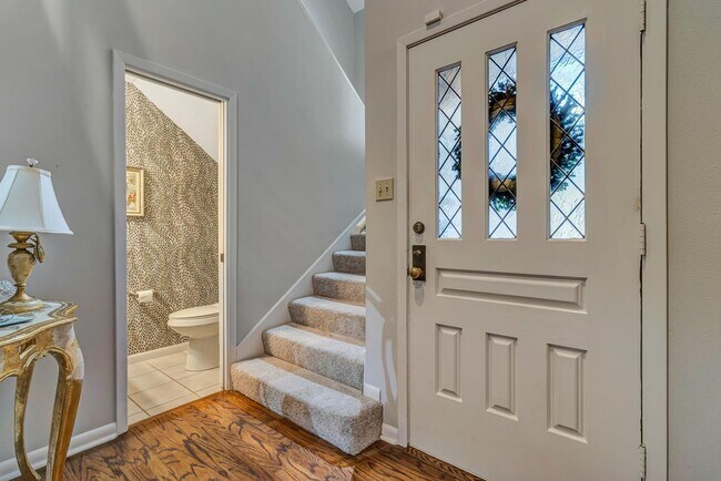 Building Photo - LUXURY 3-BEDROOM TOWNHOME IN ALAMO HEIGHTS