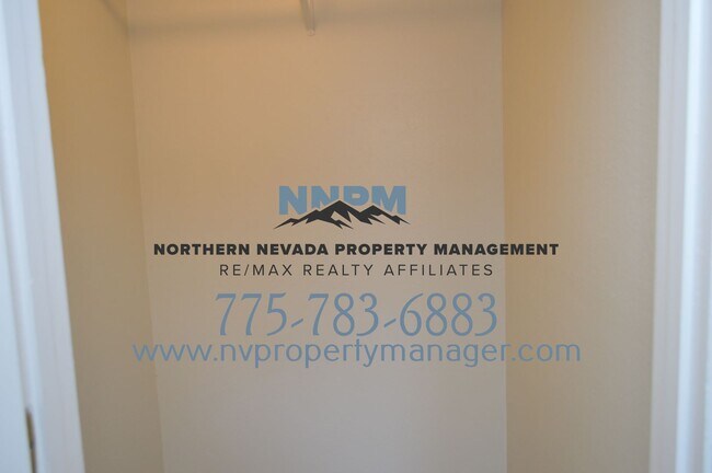 Building Photo - $2200 ~ 4 Bed ~ 2 Bath ~ Large Home on Corner lot off of S McCarren in Donner Springs Neighborhoo...