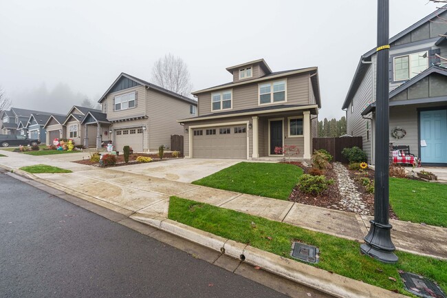 Building Photo - Stunning Salmon Creek Gem for Rent! - 3 Be...