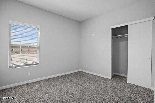 Building Photo - 11492 Summer Dr
