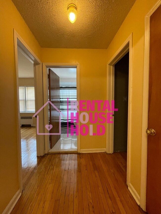 Building Photo - 2 Bedroom 1 Bath Condo-Security Deposit Sl...