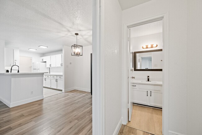 Building Photo - 10733 Braes Bend Dr