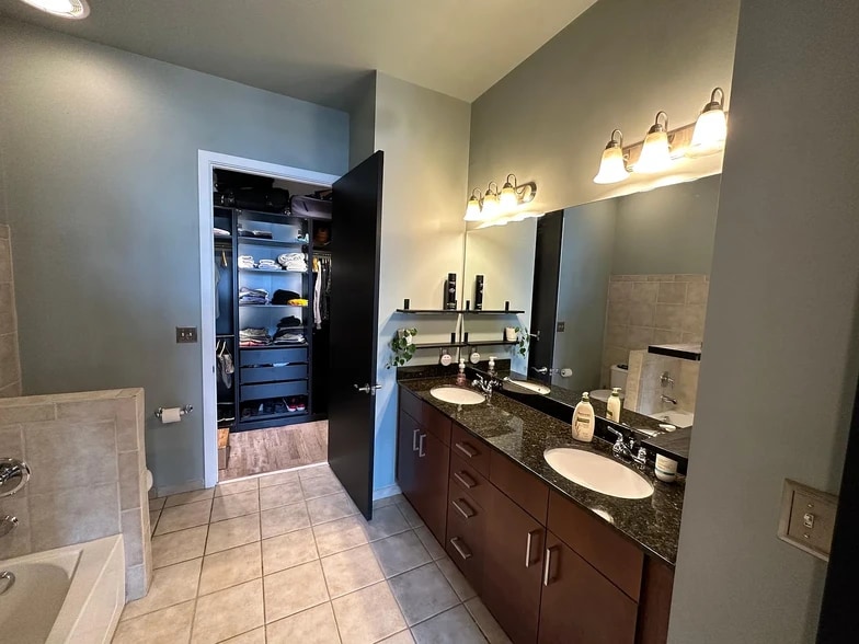 Building Photo - 711 Cosmopolitan Dr NE