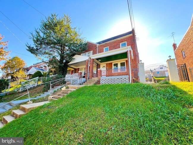 Primary Photo - 3941 Blaine St NE
