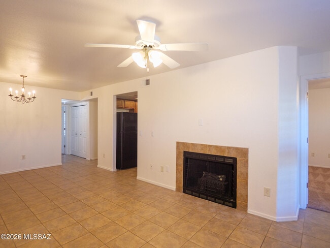 Building Photo - 5855 N Kolb Rd