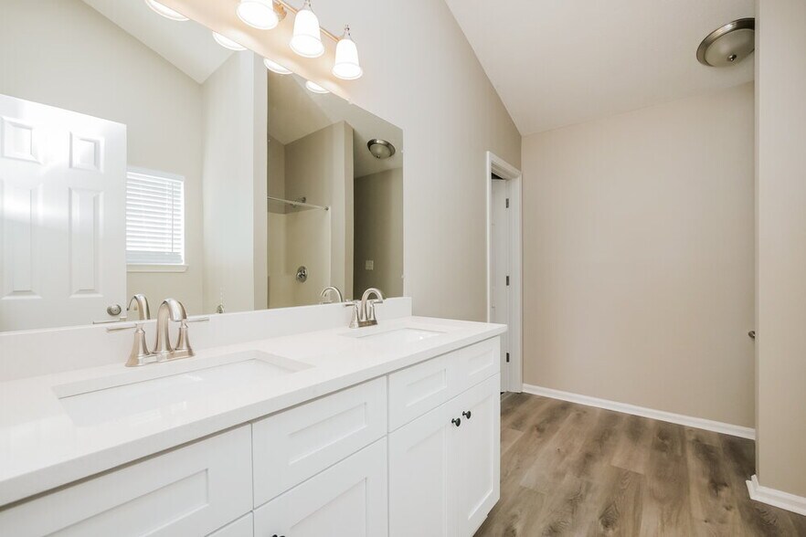 Building Photo - 7605 Briar Crest Ct