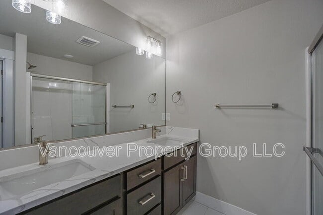 Building Photo - 2215 E Badger Wy