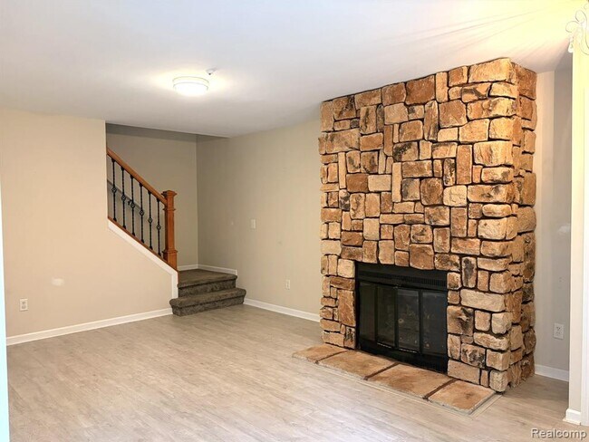 Building Photo - 41090 Southwind Dr