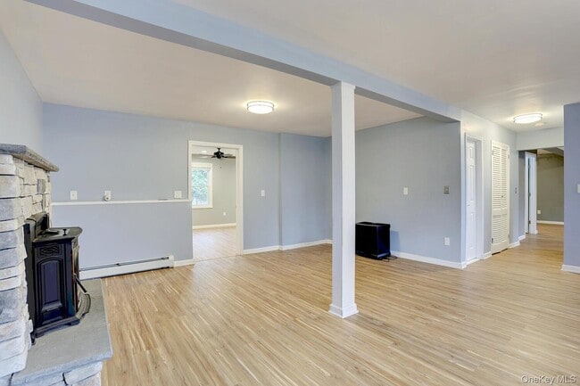 Building Photo - 6 Hemlock Ln