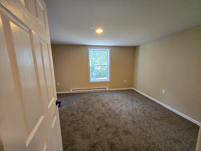 Building Photo - 109 2nd St