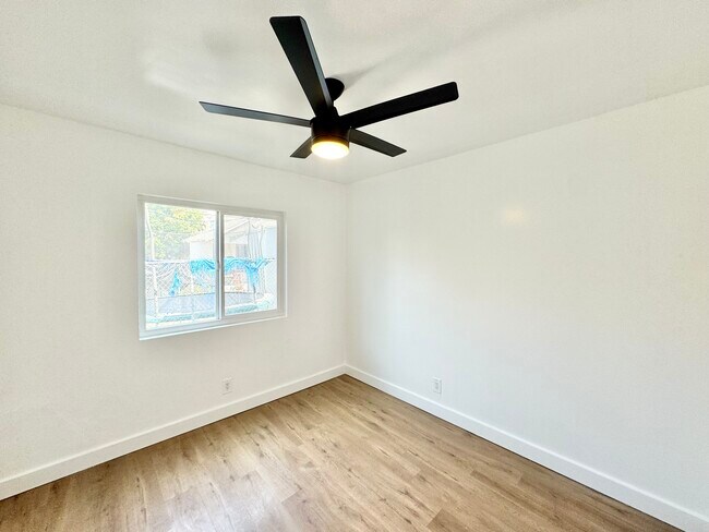 Building Photo - 340 W 87th St