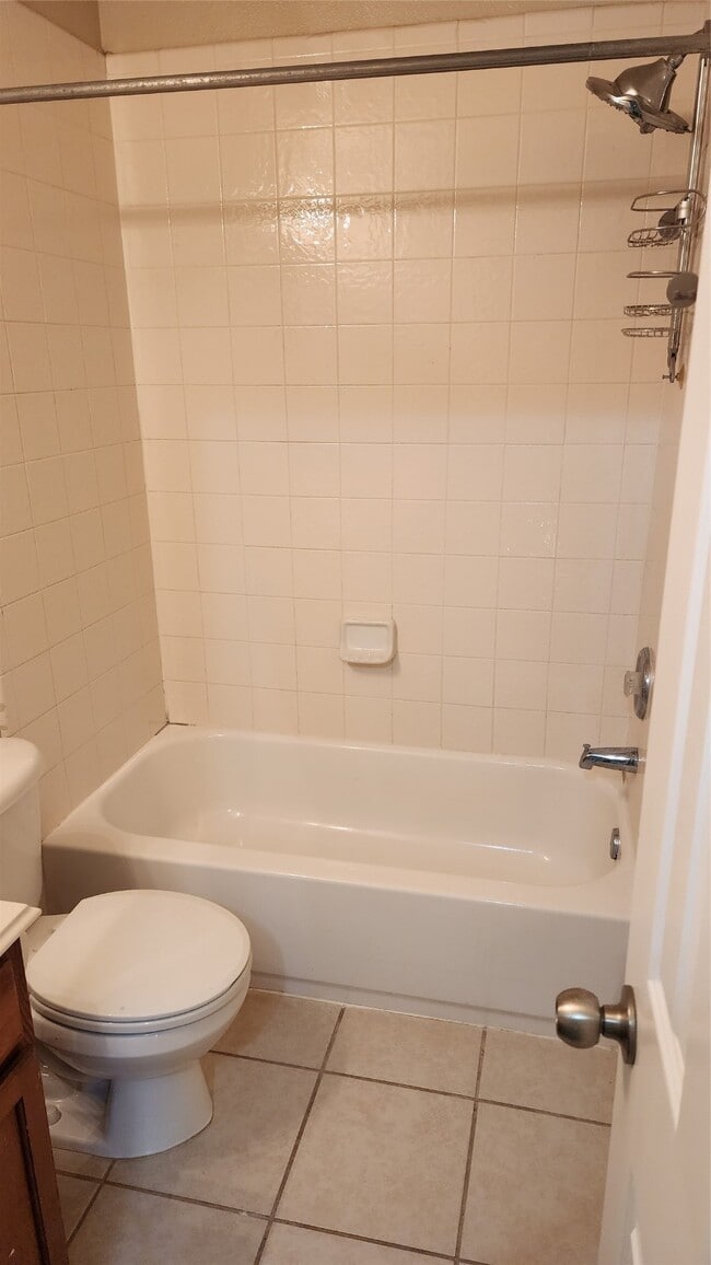 Building Photo - 3911 Falvel Cove Dr