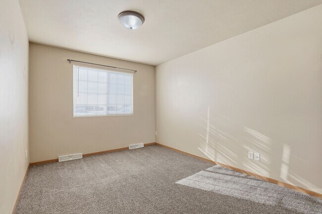 Building Photo - 912/914 Hartzheim Drive