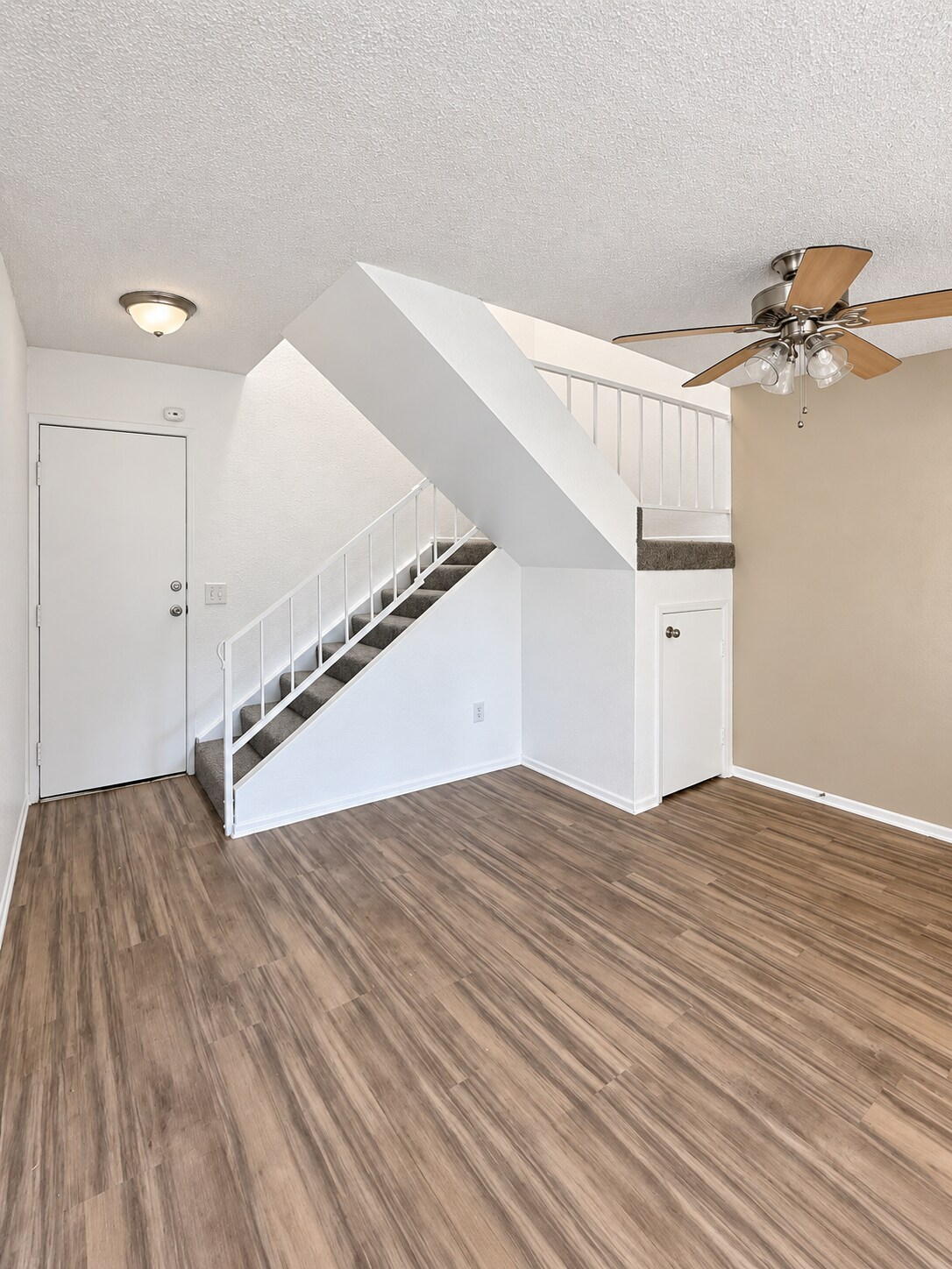 Building Photo - 8320 Vineyard Ave