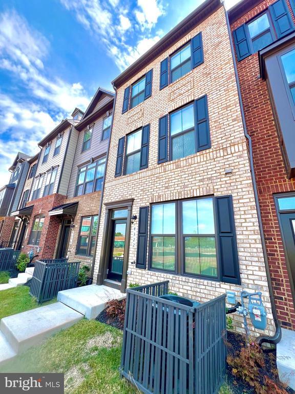 Building Photo - 4322 Ellipse Ter