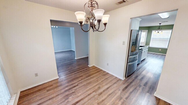 Building Photo - 2308 Darwin Cir
