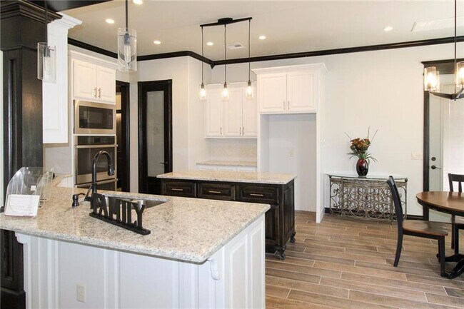 Building Photo - 4001 Sam Gordon Dr