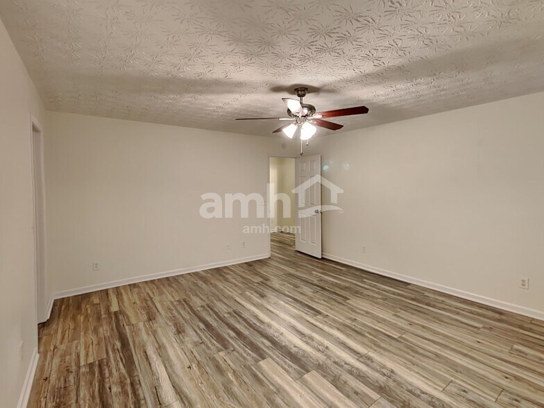 Building Photo - 159 Holly Mill Village Dr