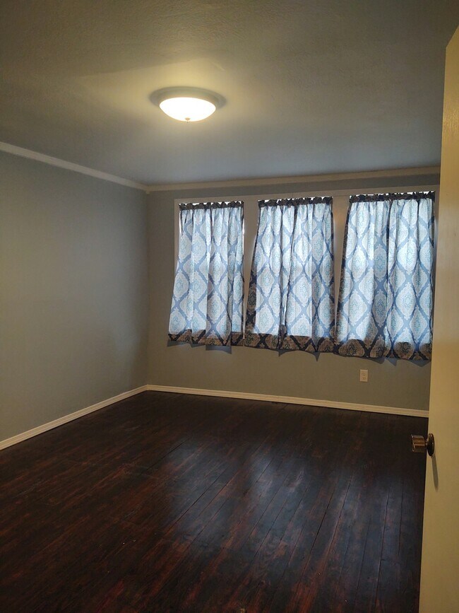 Building Photo - 719 West Faulkner Street, Unit 719