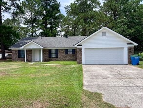 Building Photo - Beautiful 3 bedroom home in Bloomingdale minutes from Pooler