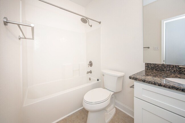 Building Photo - Charming Home Move-in Ready!