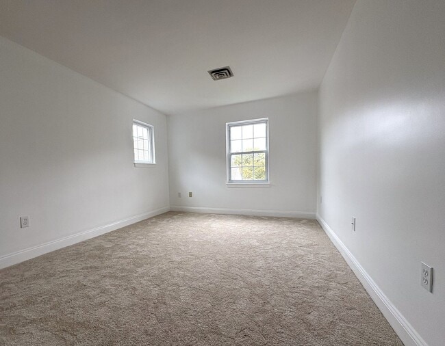 Building Photo - Completely updated 2 bed condo in desireab...