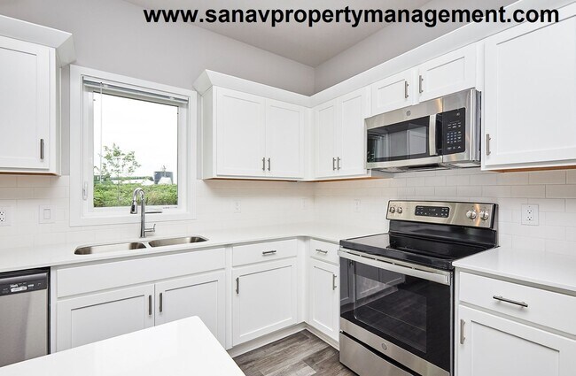 Building Photo - Spacious 3-Bedroom Home with Modern Layout...