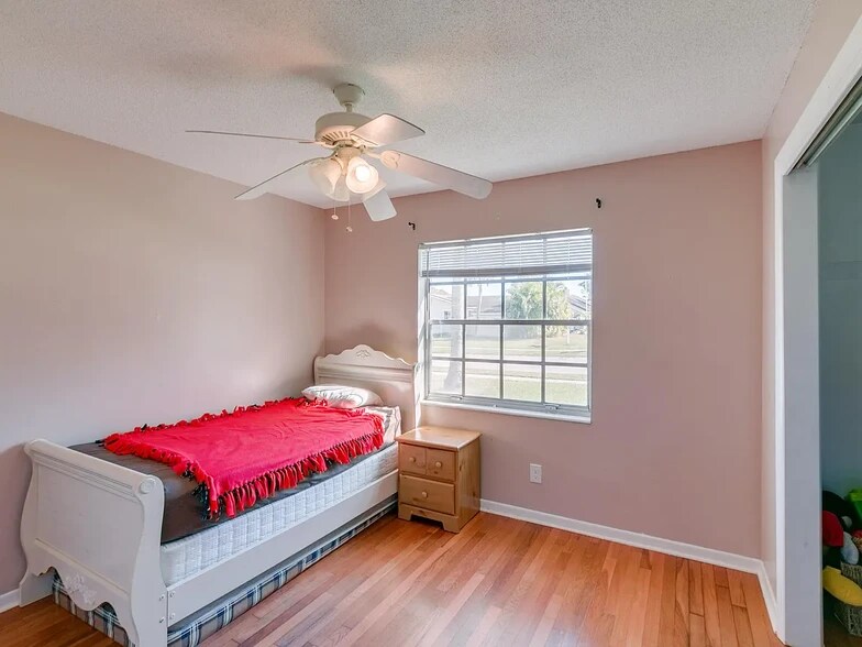 Building Photo - 1059 La Paloma Dr
