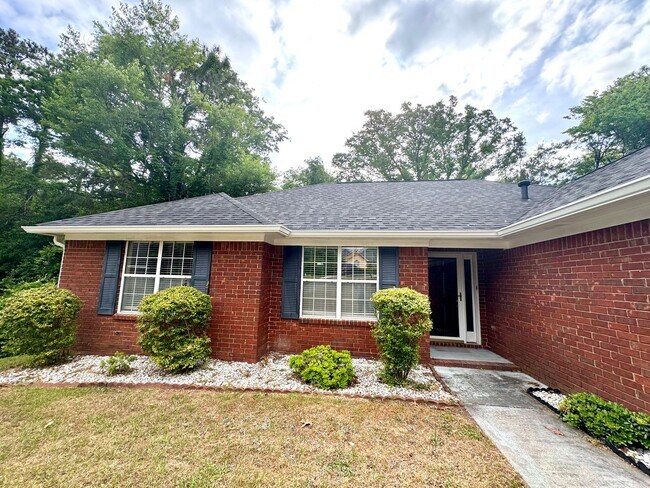 Building Photo - Your Private Retreat 3 Bedroom 2 Bath RentalAwaits!