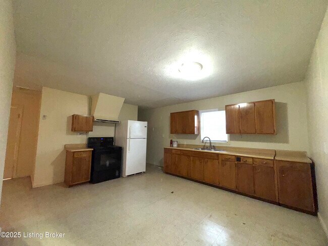 Building Photo - 9909 Mt Eden Rd