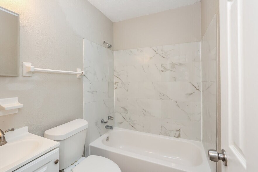 Building Photo - 6812 Hawkins Ct
