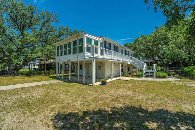 Building Photo - 816 E Cooper Ave