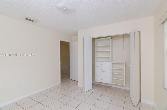 Building Photo - 3373 SW 28th Terrace