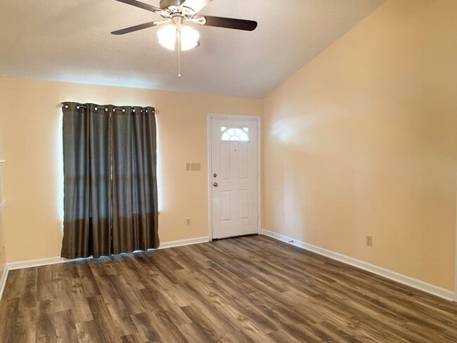 Building Photo - Nice Condo close to RAFB
