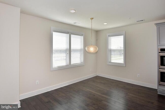 Building Photo - 44858 Tiverton Sq