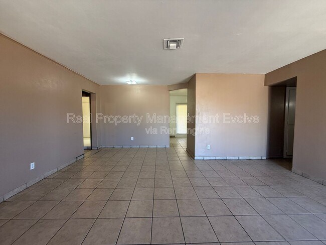 Building Photo - 3419 W Marshall Ave