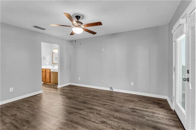 Building Photo - 68 Summer Oaks Dr