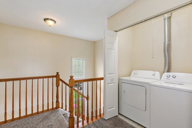 Building Photo - 1684 College Green Dr
