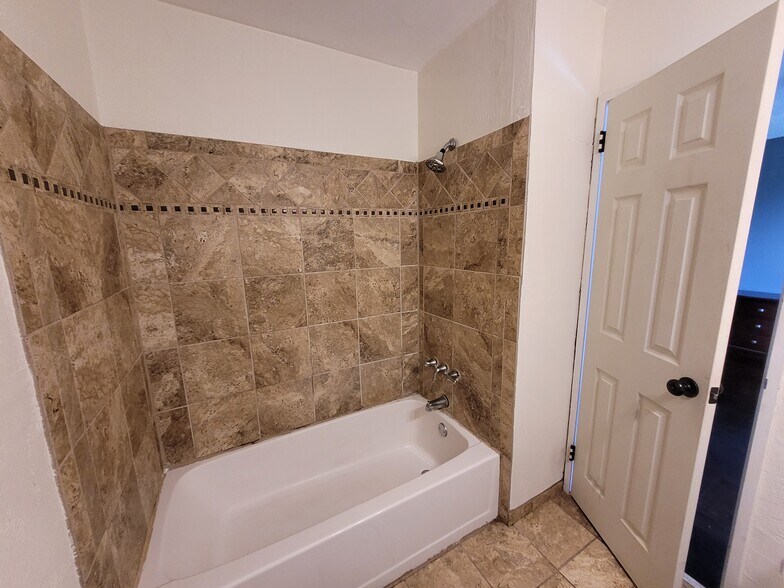 Building Photo - 2965 Pharr Court South NW