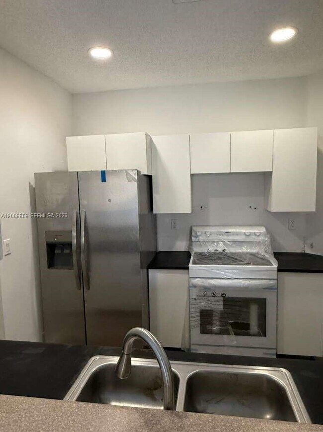 Building Photo - 2311 NE 42nd Cir