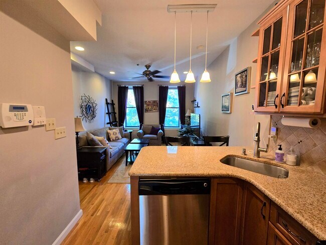 Building Photo - 123 Washington St