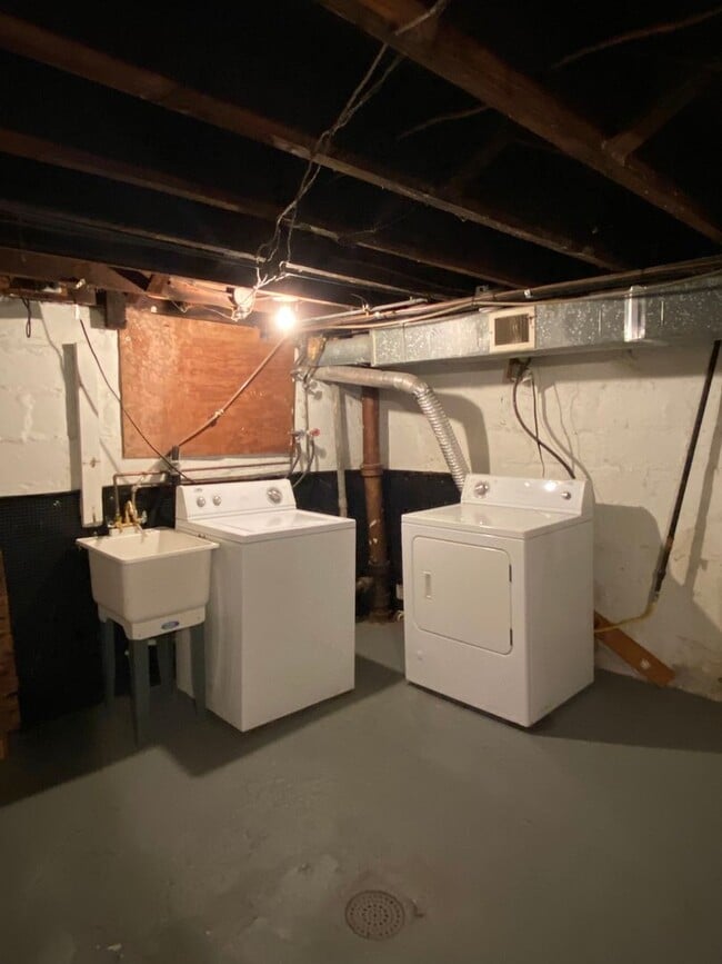 Building Photo - Available October 22, 2025, Lease will end...