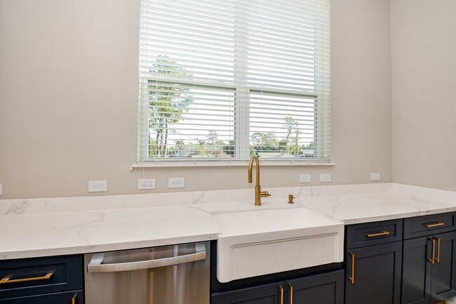 Building Photo - 4918 Brinkman St