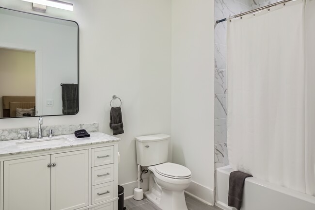 Building Photo - 5285 Mt Vernon Pkwy NW