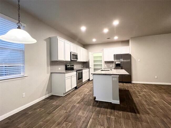 Building Photo - 105 Naset Dr