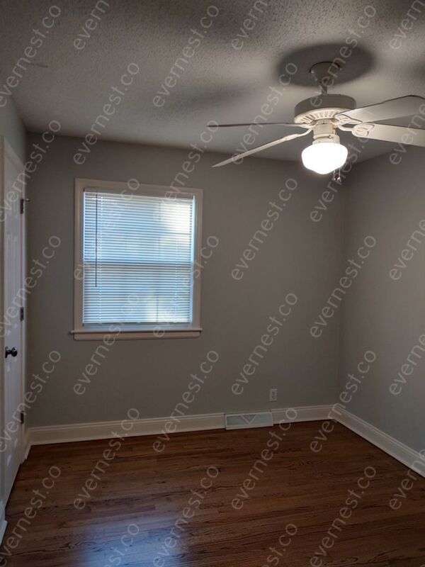 Building Photo - 916 Dorton Ln